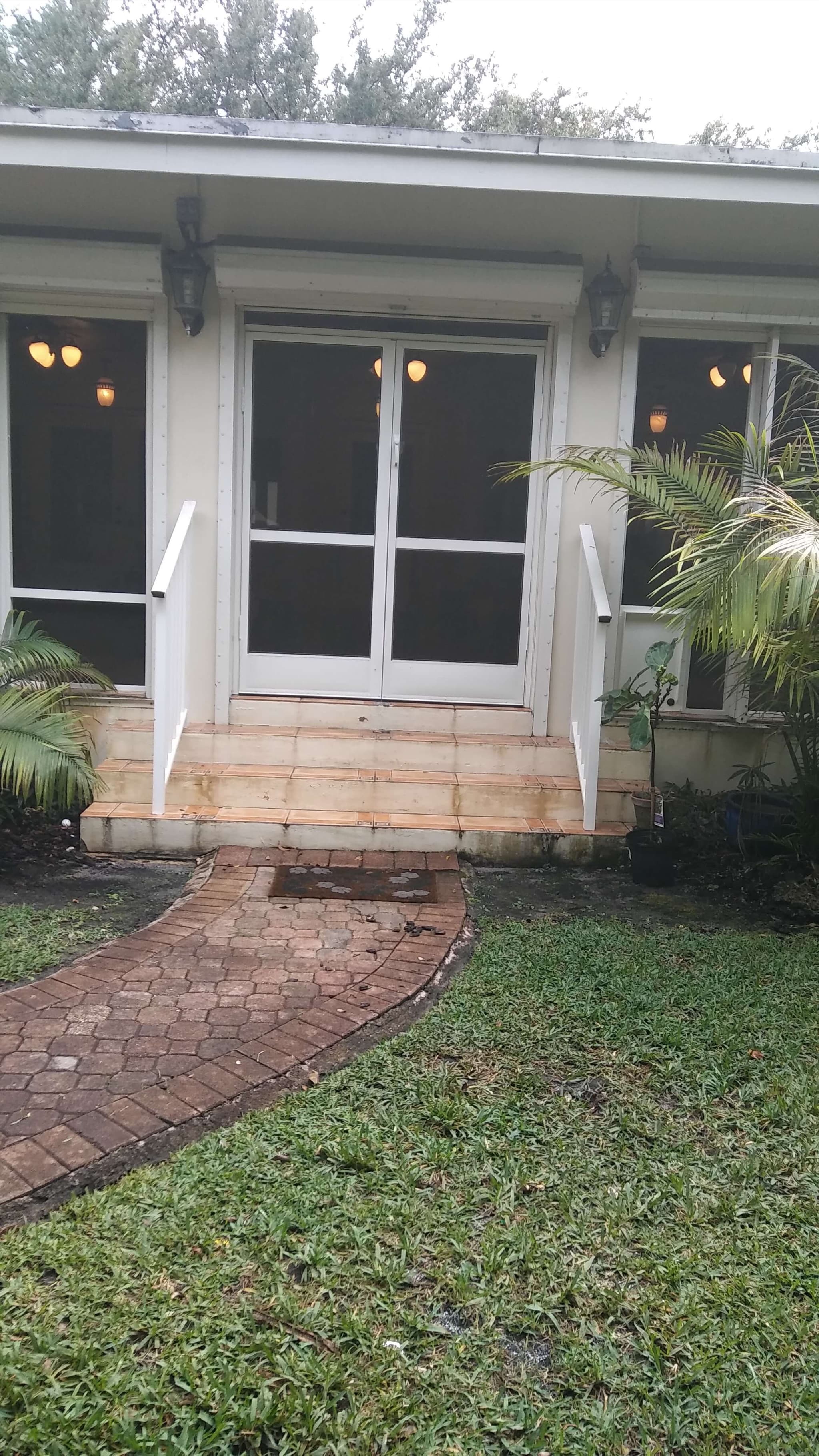Custom screen door, photo 5