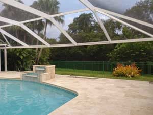 Mega view screen pool enclosure