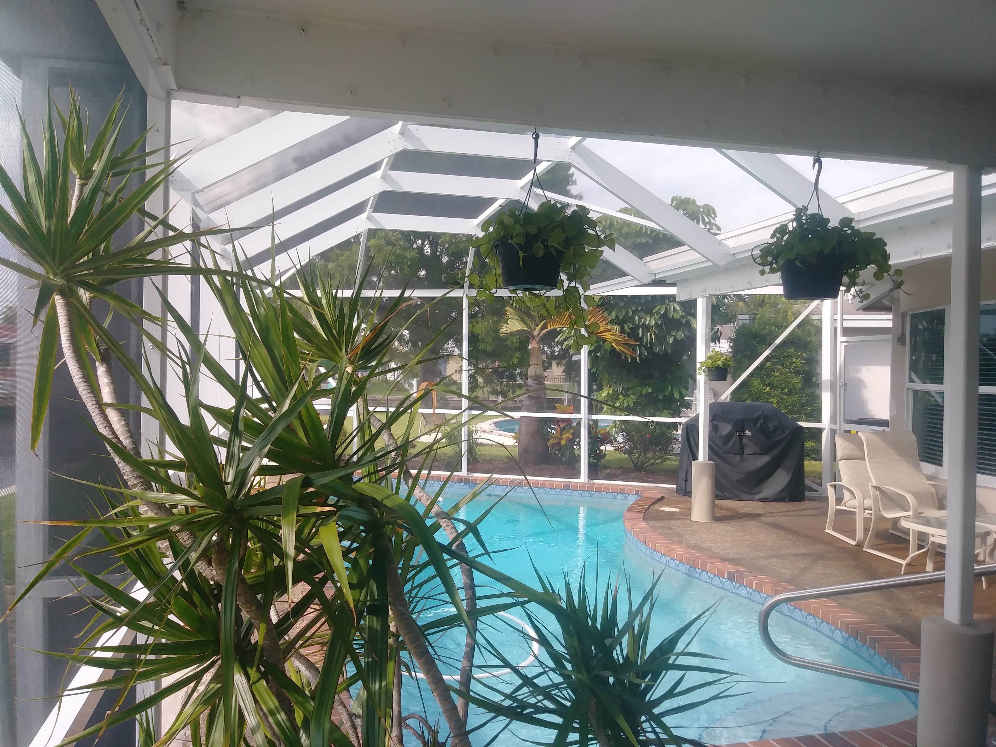 Oakland Park Traditional Mansard Enclosure - Image 4